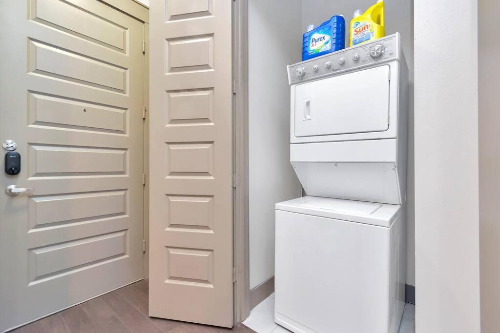 Penthouse Cool-Oasis-In-Houston-Rental Car Available-View-Great-Sleep Exterior foto