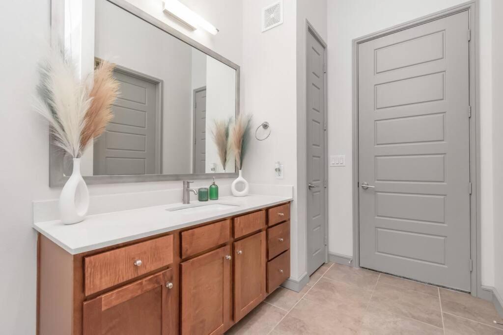 Penthouse Cool-Oasis-In-Houston-Rental Car Available-View-Great-Sleep Exterior foto